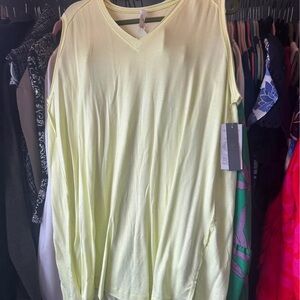 Melissa McCarthy Light Yellow V-Neck Tank Top